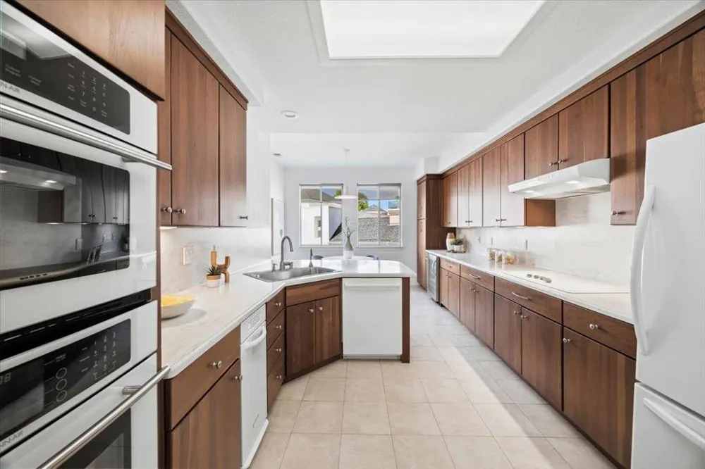 799 Lakeshore Drive Redwood City, CA 94065