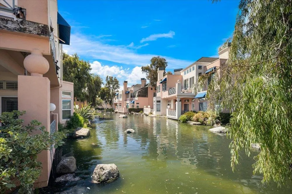 799 Lakeshore Drive Redwood City, CA 94065