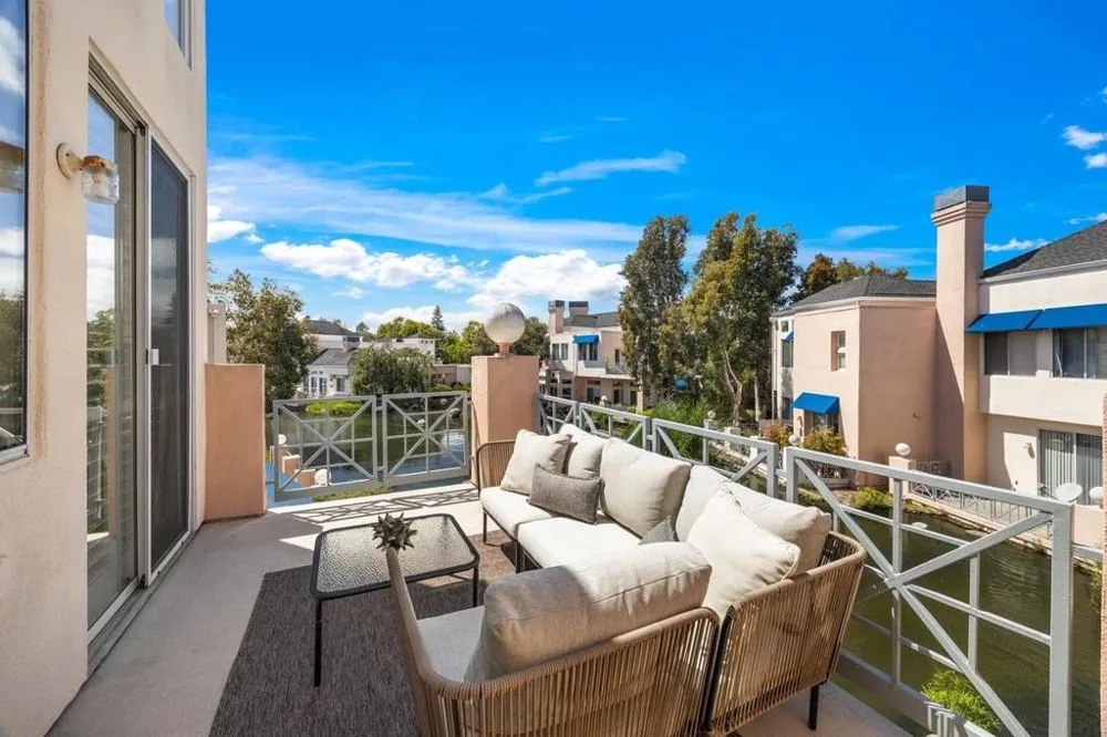 799 Lakeshore Drive Redwood City, CA 94065