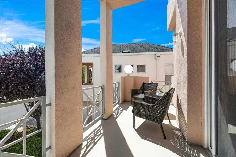 799 Lakeshore Drive Redwood City, CA 94065