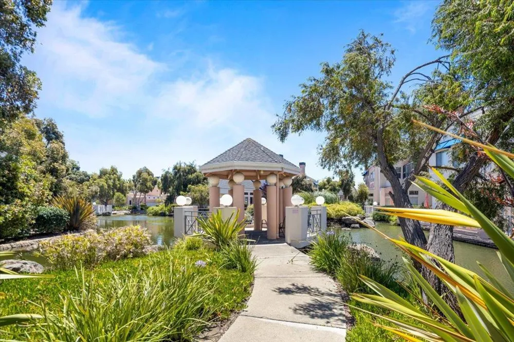 799 Lakeshore Drive Redwood City, CA 94065