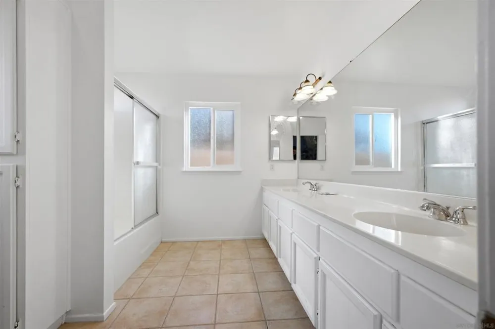 39766 Del Val Dr Murrieta, CA 92562