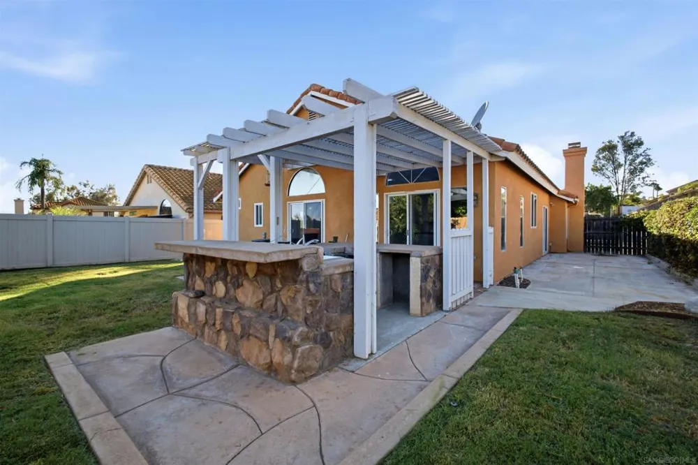 39766 Del Val Dr Murrieta, CA 92562