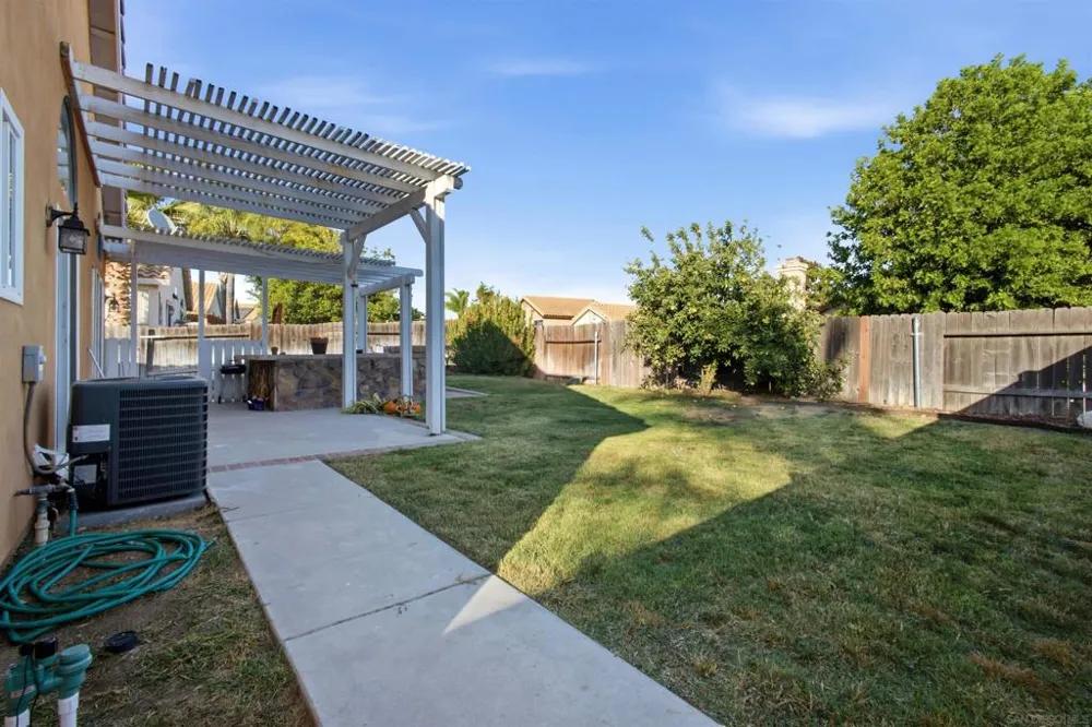 39766 Del Val Dr Murrieta, CA 92562