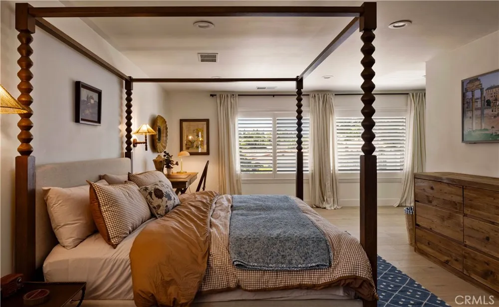 1096 Tulare Costa Mesa, CA 92626