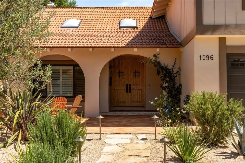 1096 Tulare Costa Mesa, CA 92626