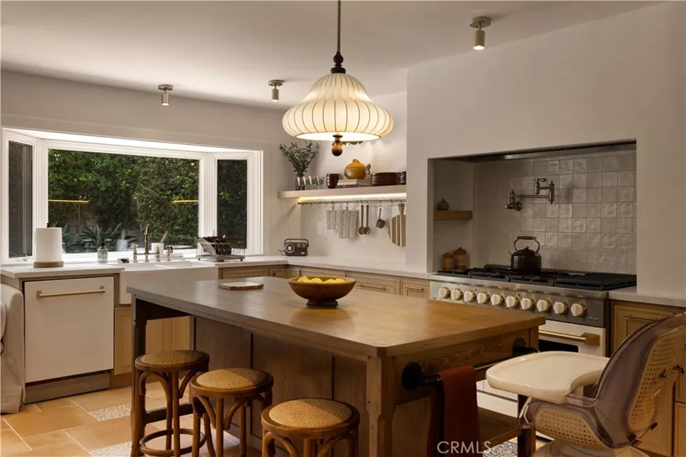1096 Tulare Costa Mesa, CA 92626