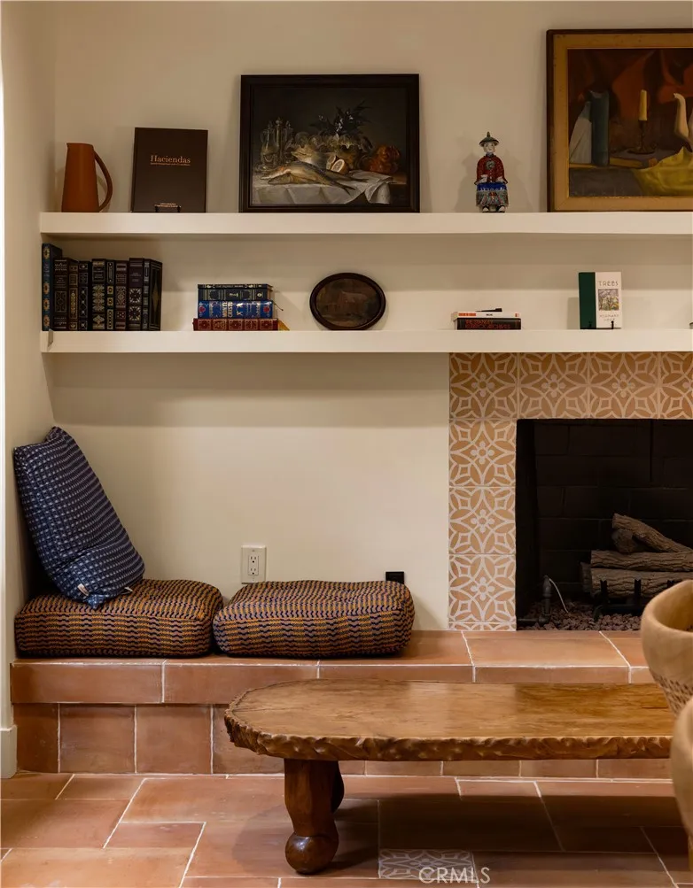 1096 Tulare Costa Mesa, CA 92626