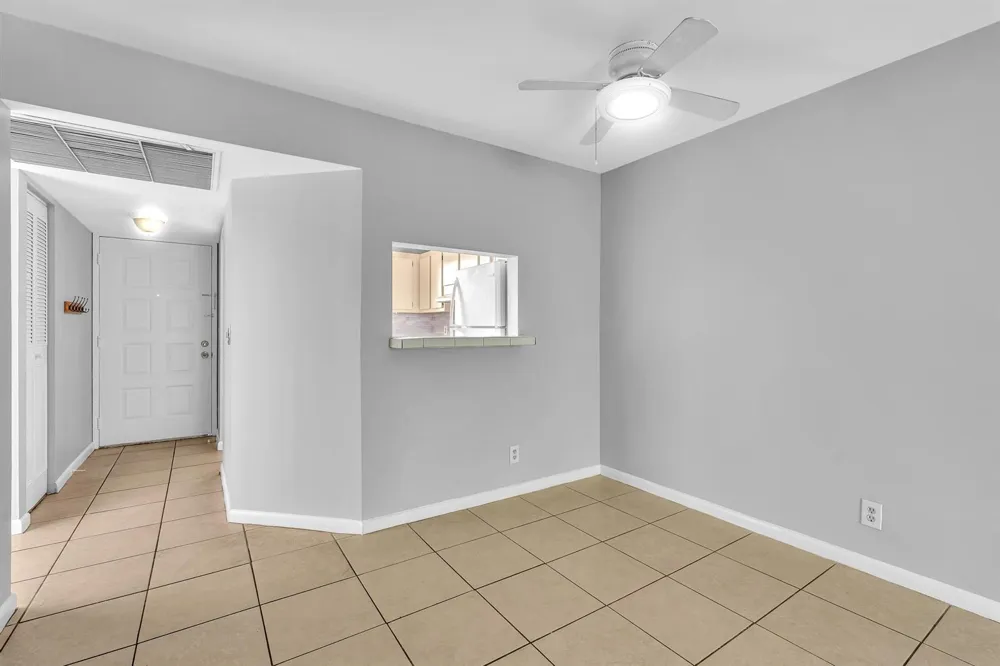 21904 LAKE FOREST CIRCLE #202 Boca Raton, FL 33433