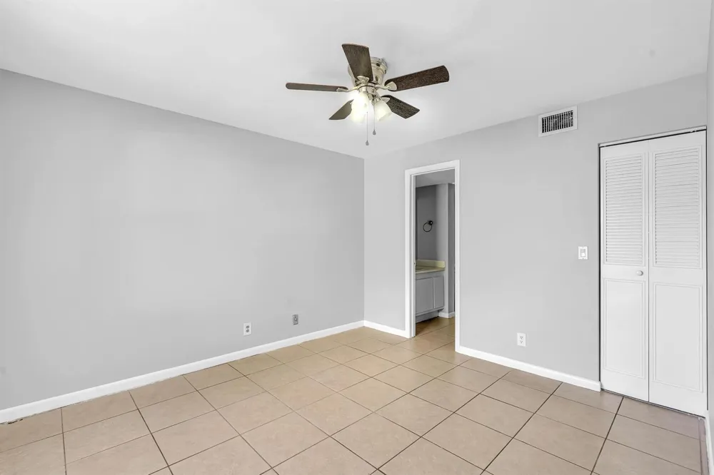 21904 LAKE FOREST CIRCLE #202 Boca Raton, FL 33433