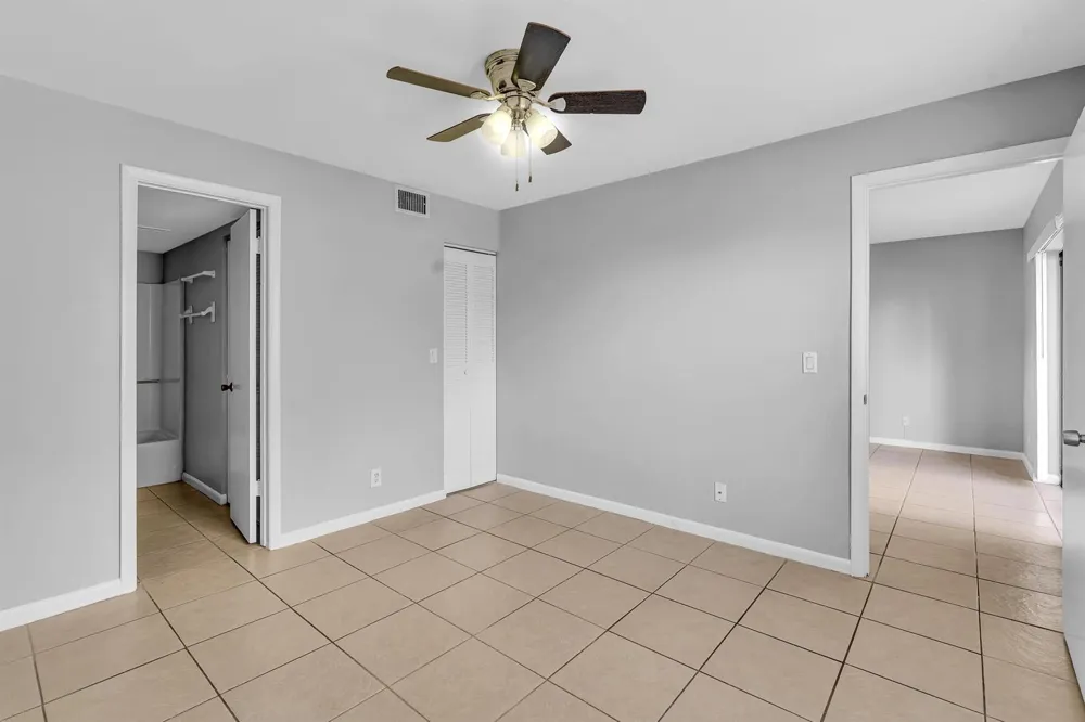 21904 LAKE FOREST CIRCLE #202 Boca Raton, FL 33433