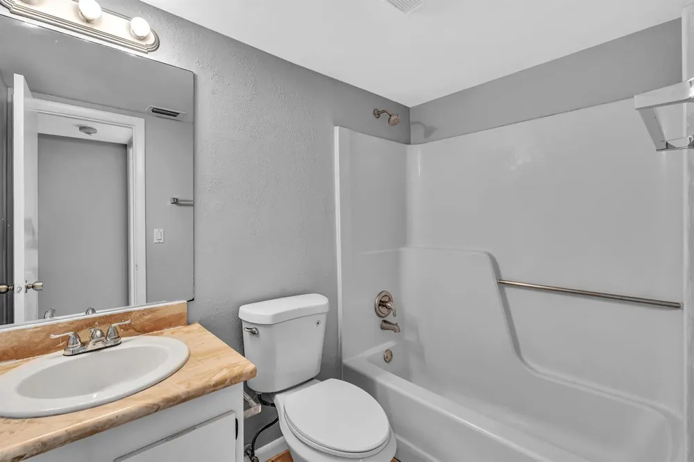 21904 LAKE FOREST CIRCLE #202 Boca Raton, FL 33433