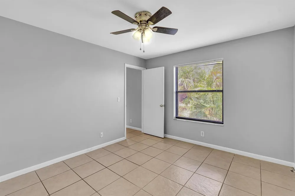 21904 LAKE FOREST CIRCLE #202 Boca Raton, FL 33433