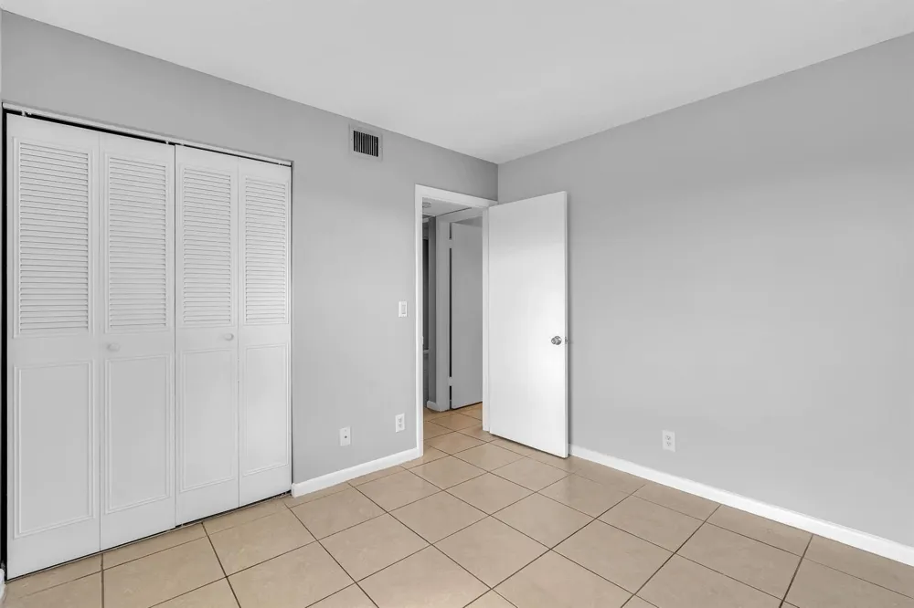 21904 LAKE FOREST CIRCLE #202 Boca Raton, FL 33433