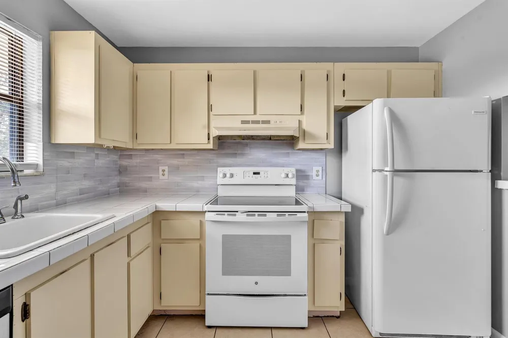 21904 LAKE FOREST CIRCLE #202 Boca Raton, FL 33433