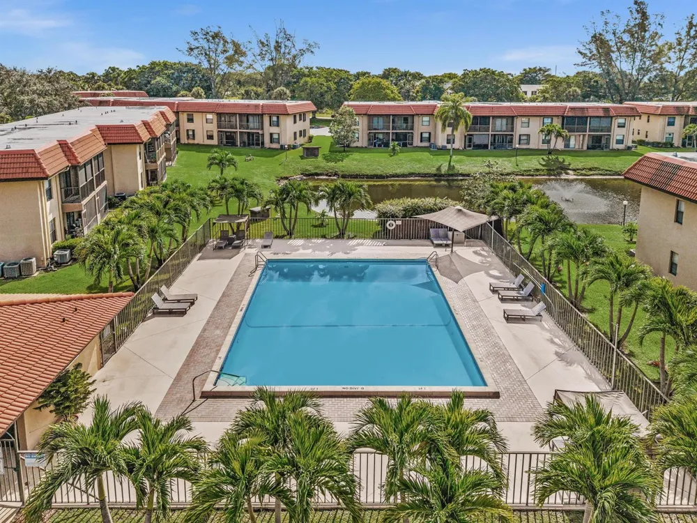 21904 LAKE FOREST CIRCLE #202 Boca Raton, FL 33433