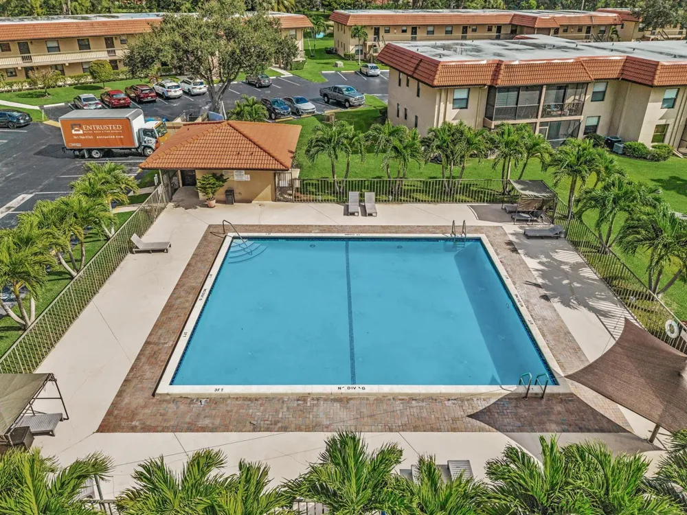 21904 LAKE FOREST CIRCLE #202 Boca Raton, FL 33433