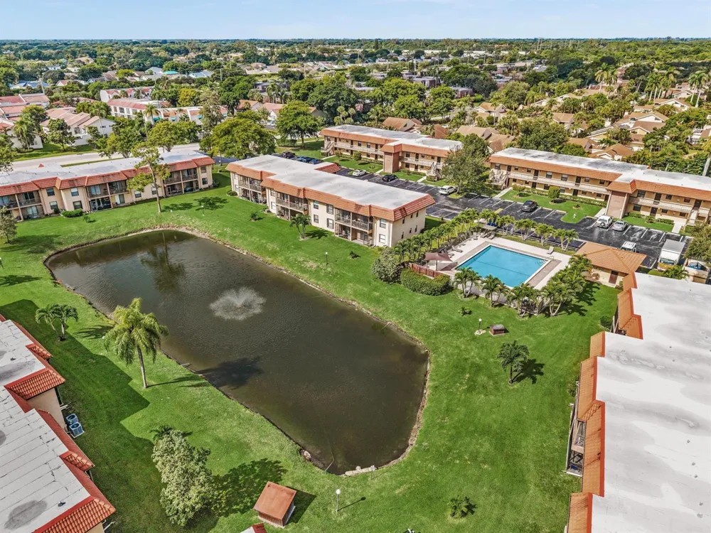 21904 LAKE FOREST CIRCLE #202 Boca Raton, FL 33433