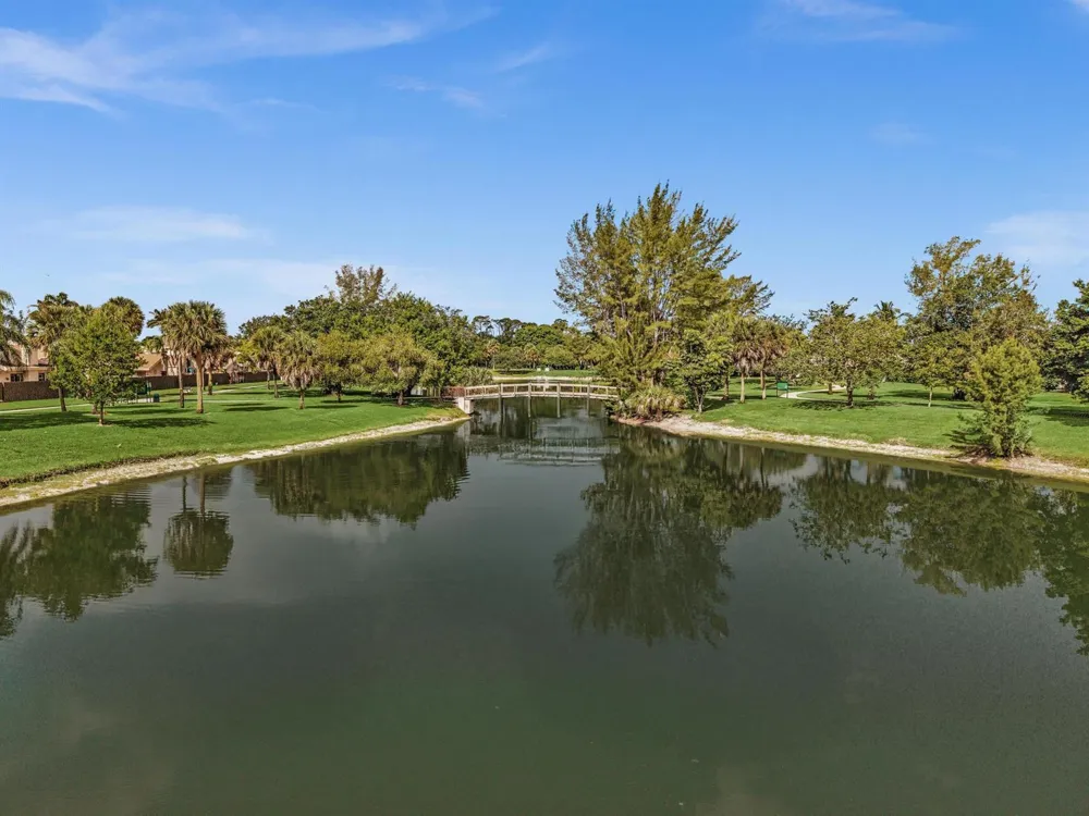 21904 LAKE FOREST CIRCLE #202 Boca Raton, FL 33433