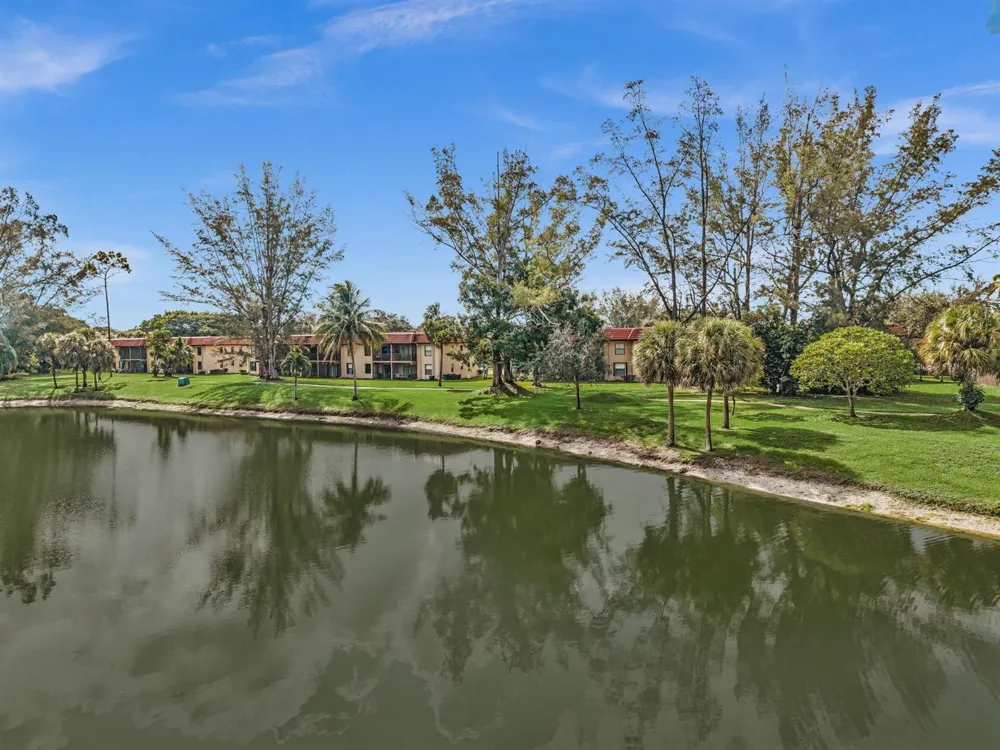 21904 LAKE FOREST CIRCLE #202 Boca Raton, FL 33433