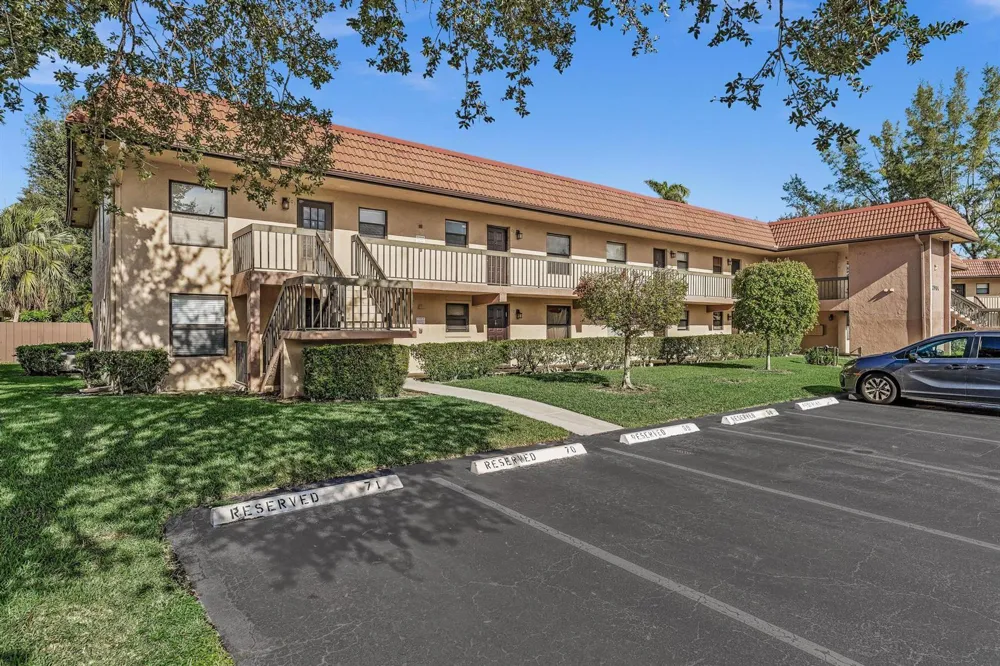 21904 LAKE FOREST CIRCLE #202 Boca Raton, FL 33433