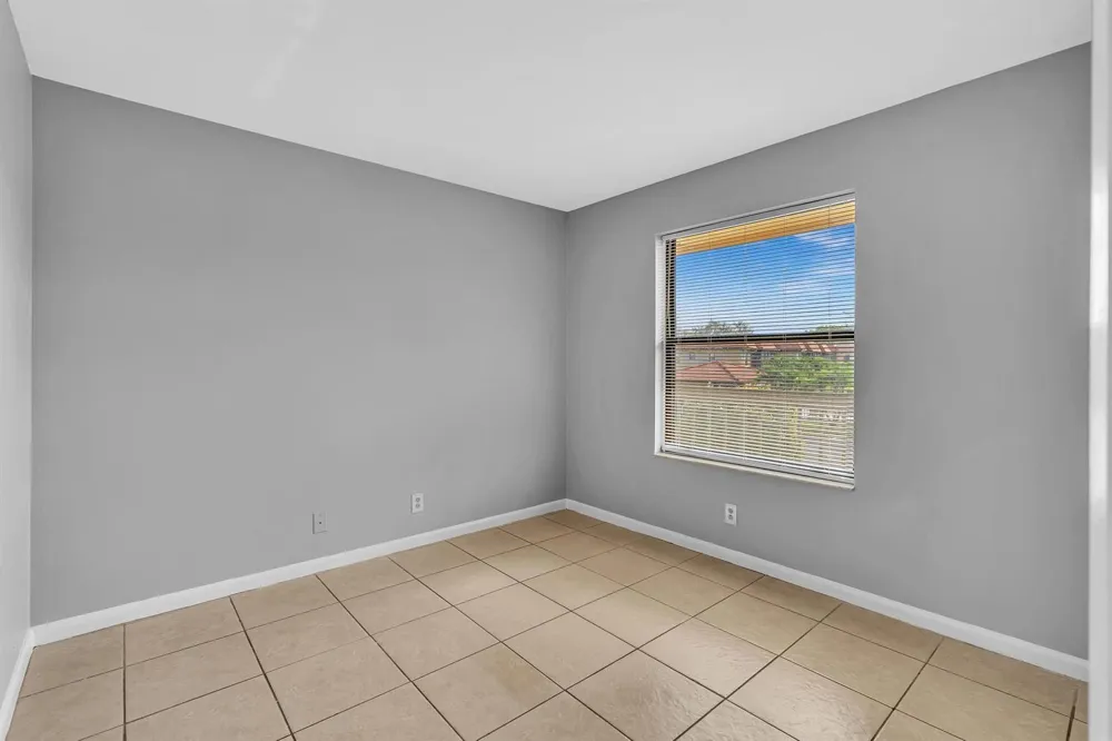 21904 LAKE FOREST CIRCLE #202 Boca Raton, FL 33433