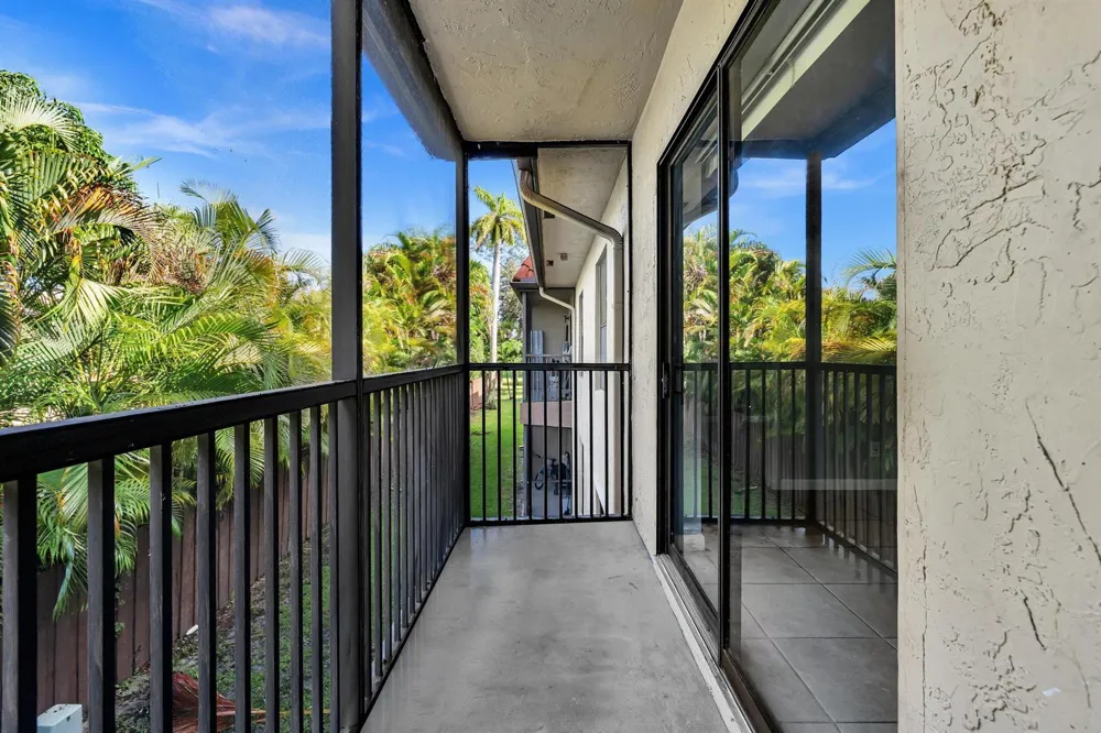 21904 LAKE FOREST CIRCLE #202 Boca Raton, FL 33433