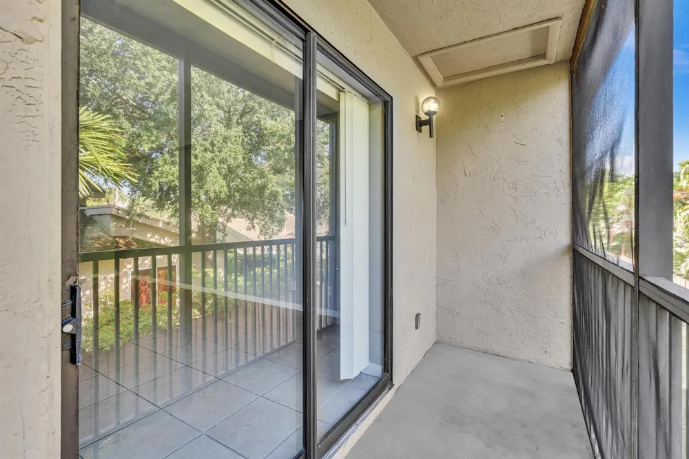 21904 LAKE FOREST CIRCLE #202 Boca Raton, FL 33433