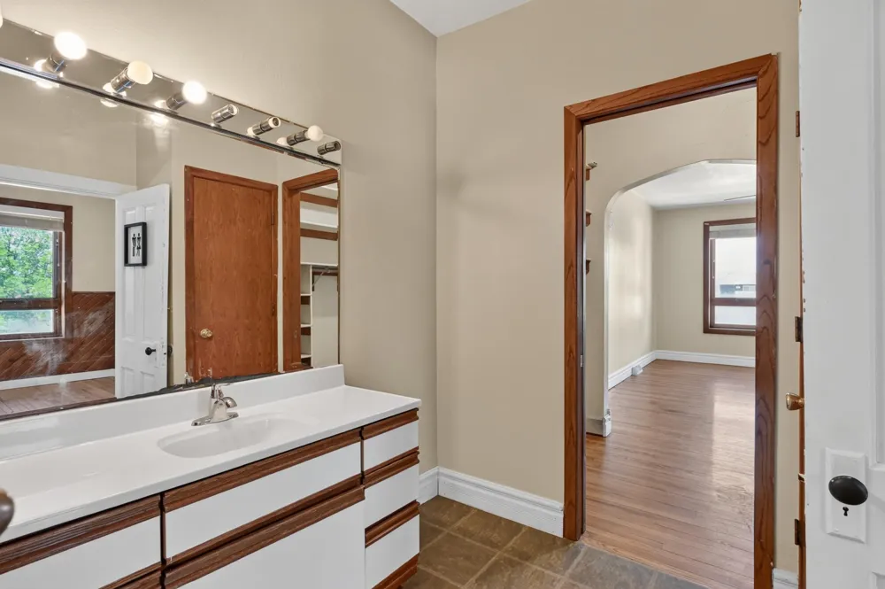 22 E Main Street Osakis, MN 56360