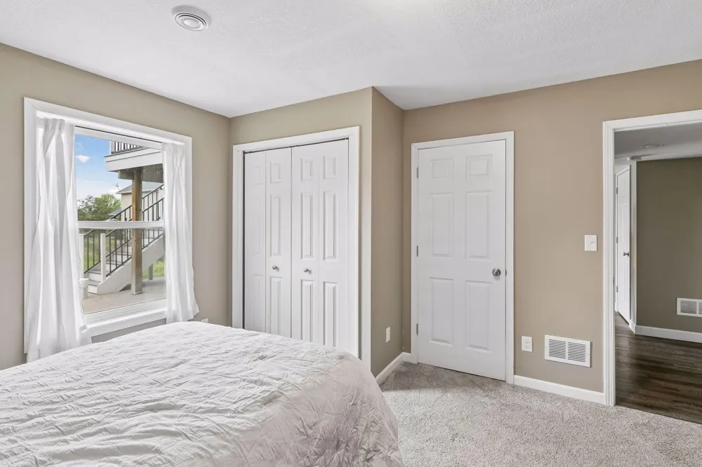 19495 Hilldale Avenue Lakeville, MN 55044