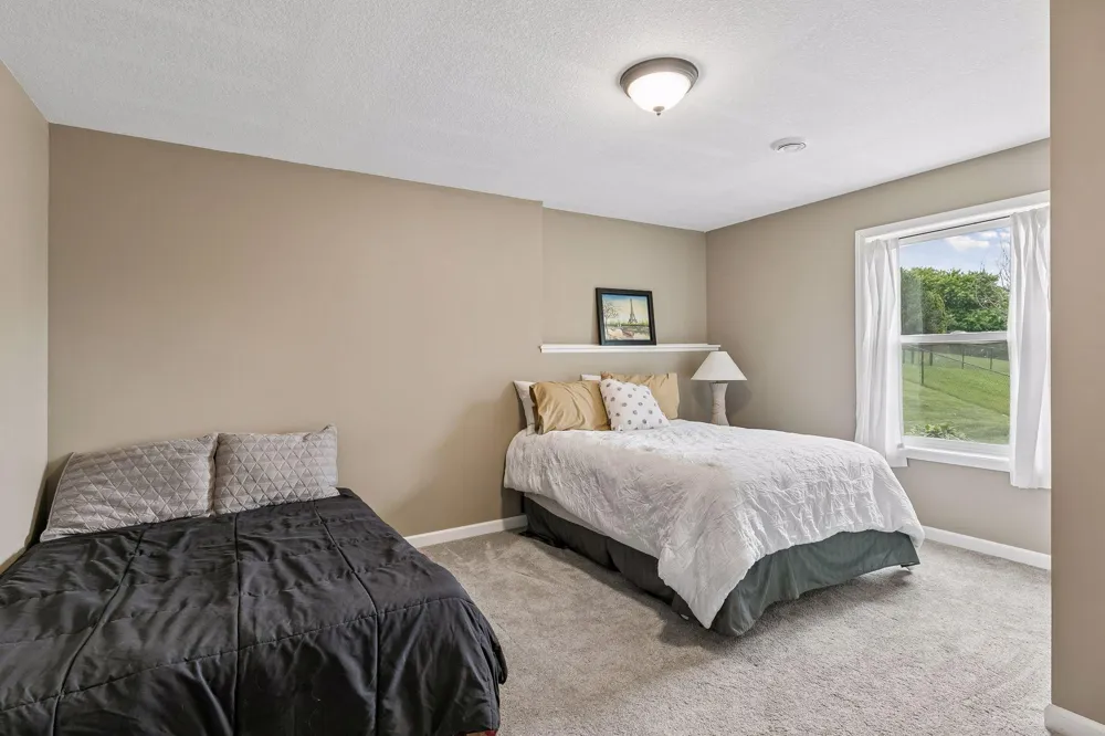 19495 Hilldale Avenue Lakeville, MN 55044