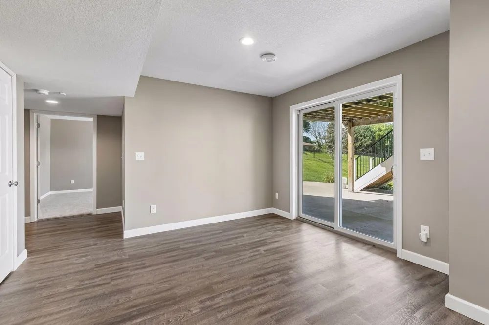 19495 Hilldale Avenue Lakeville, MN 55044