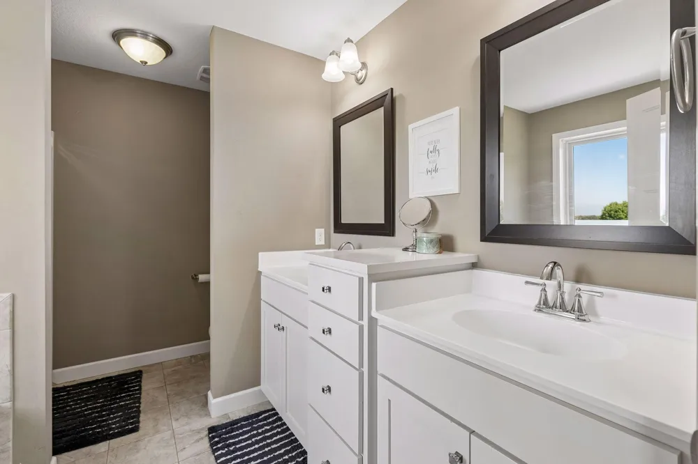 19495 Hilldale Avenue Lakeville, MN 55044