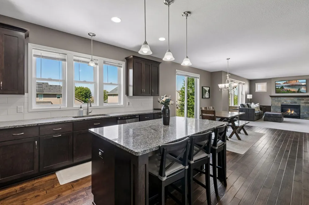 19495 Hilldale Avenue Lakeville, MN 55044