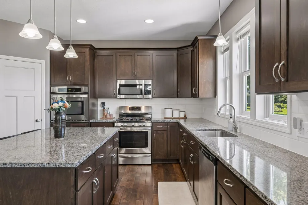 19495 Hilldale Avenue Lakeville, MN 55044
