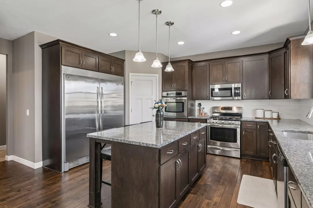 19495 Hilldale Avenue Lakeville, MN 55044