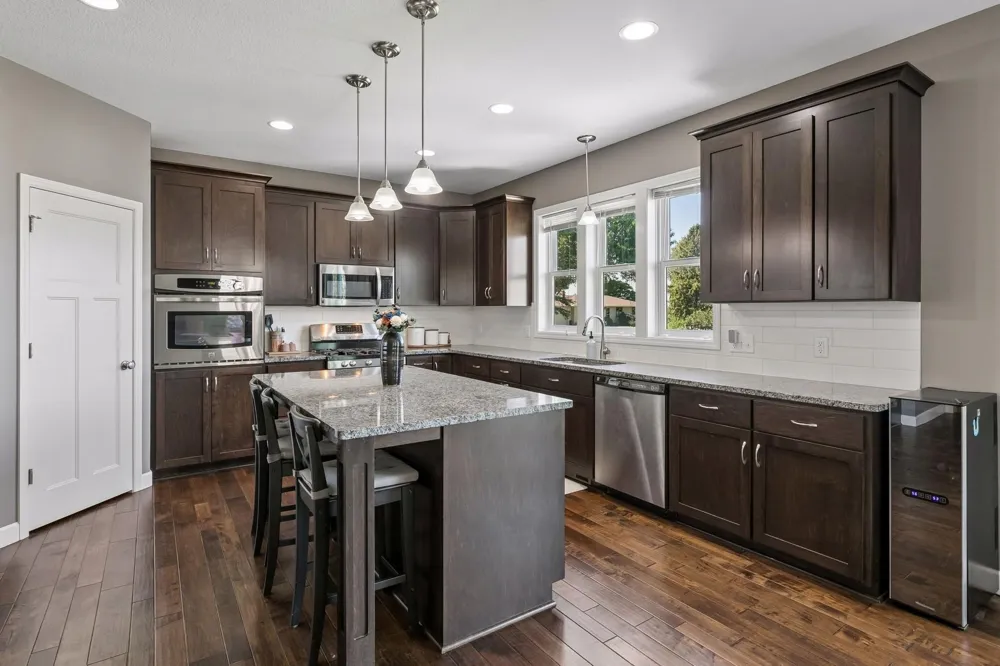 19495 Hilldale Avenue Lakeville, MN 55044