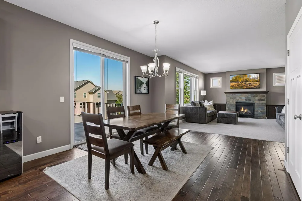 19495 Hilldale Avenue Lakeville, MN 55044