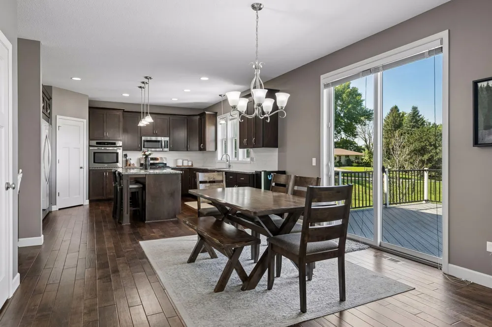 19495 Hilldale Avenue Lakeville, MN 55044