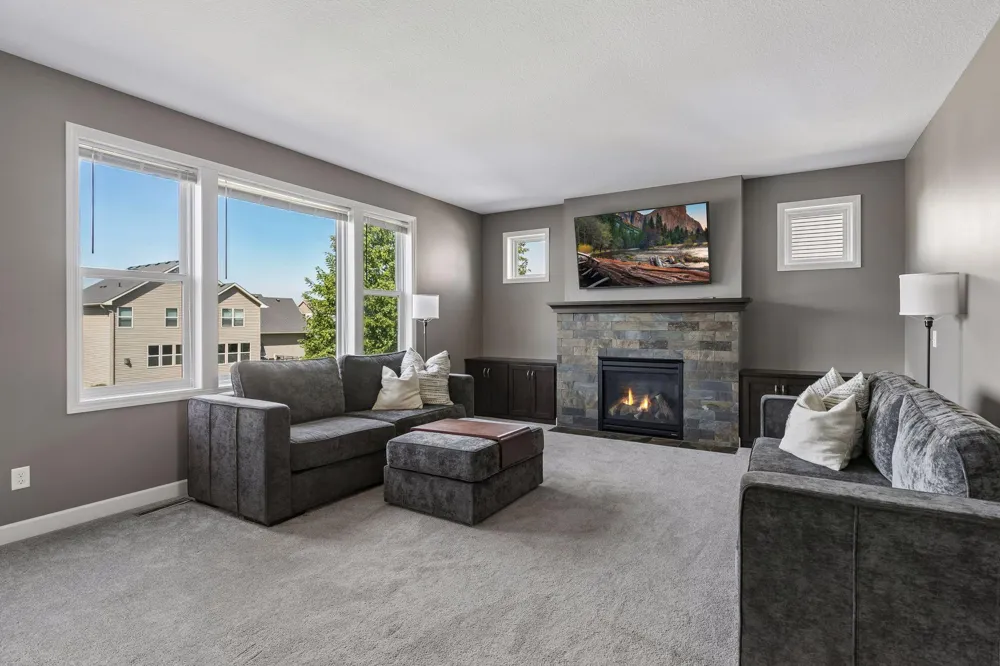19495 Hilldale Avenue Lakeville, MN 55044