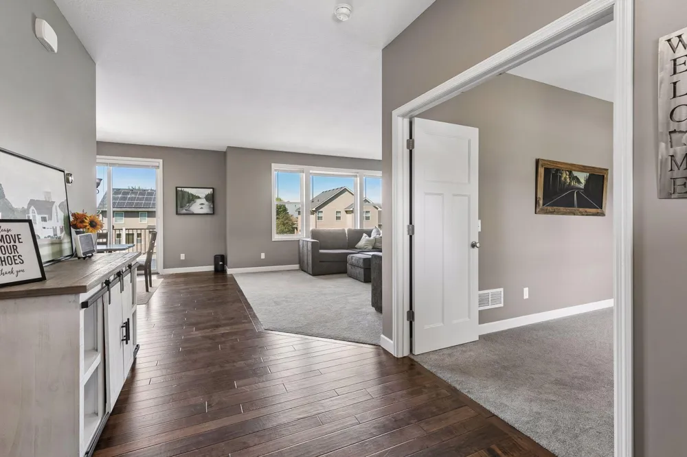19495 Hilldale Avenue Lakeville, MN 55044
