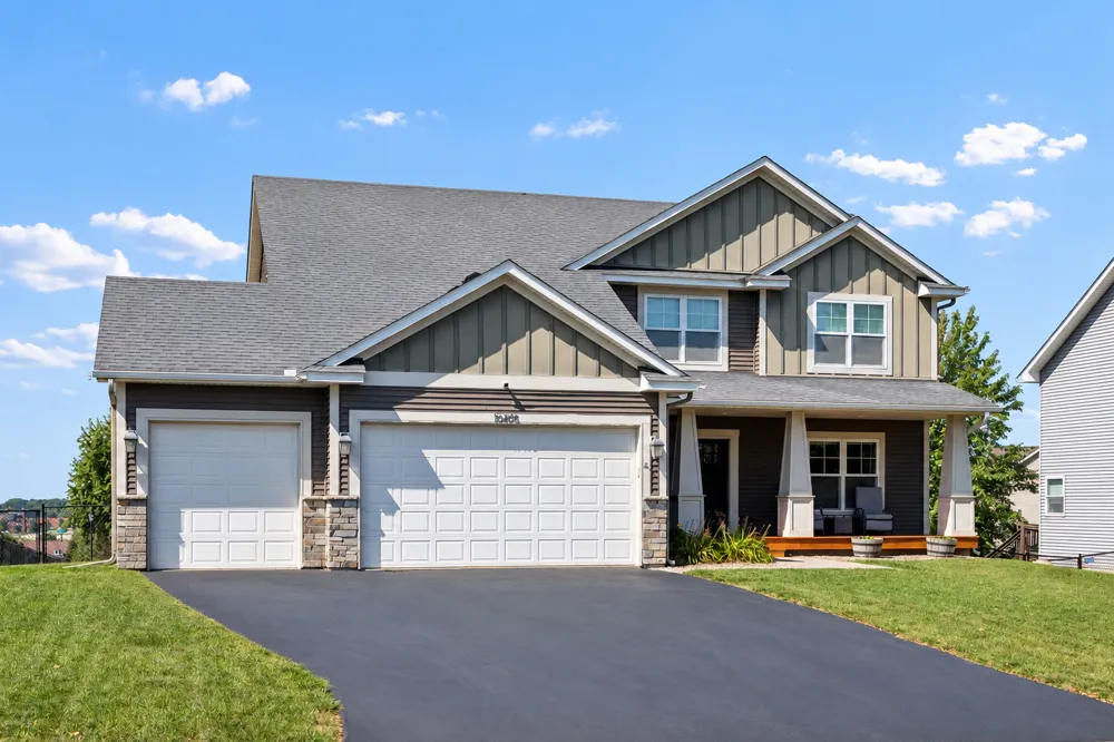19495 Hilldale Avenue Lakeville, MN 55044