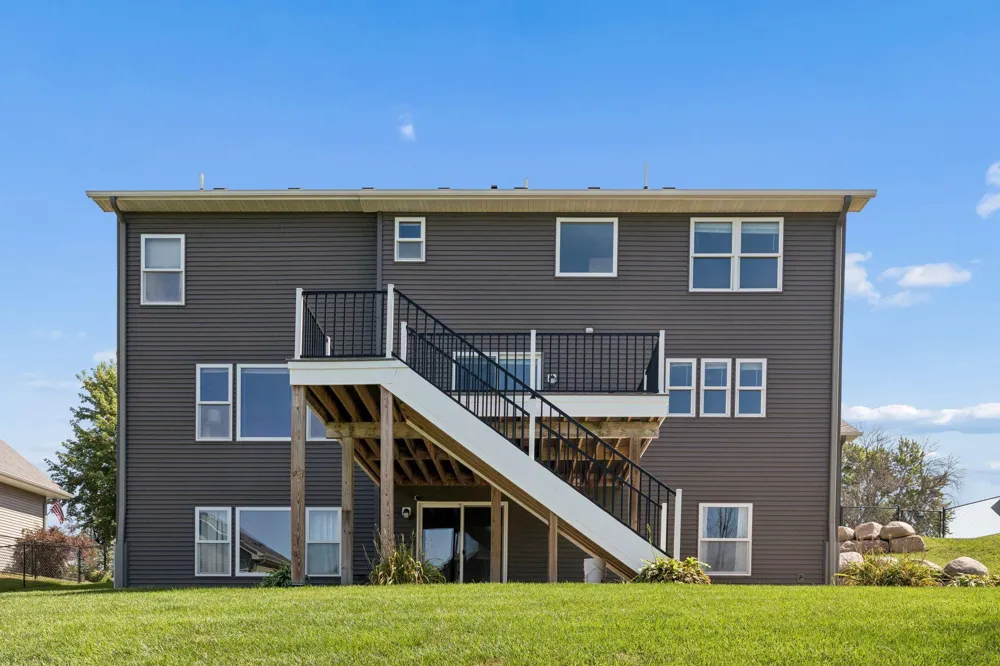 19495 Hilldale Avenue Lakeville, MN 55044