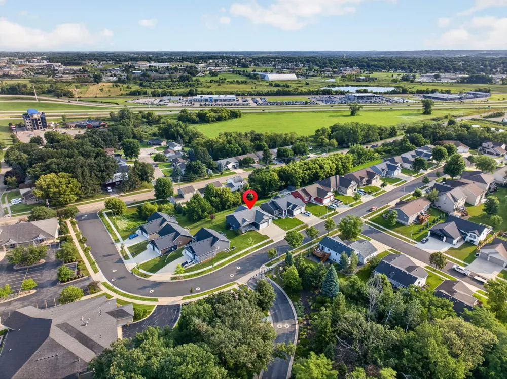 3407 Lakeridge Place NW Rochester, MN 55901