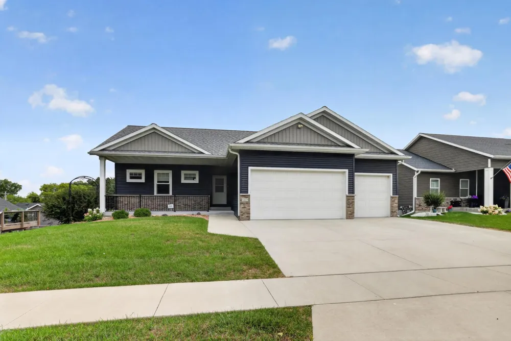 3407 Lakeridge Place NW Rochester, MN 55901