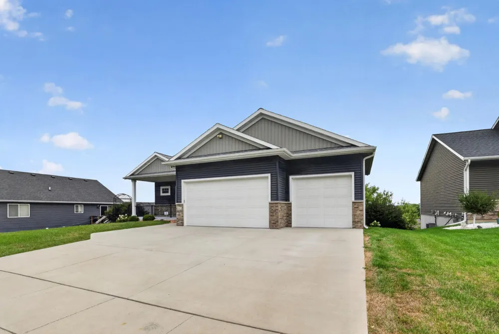 3407 Lakeridge Place NW Rochester, MN 55901