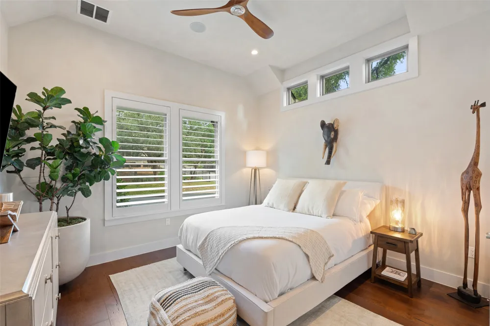 1002 Meriden Lane Austin, TX 78703