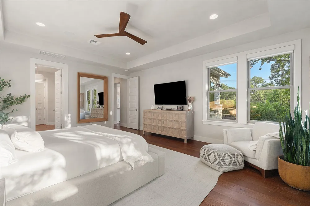 1002 Meriden Lane Austin, TX 78703