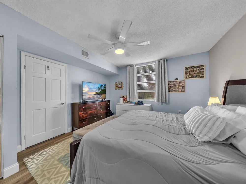 1701 Whitehall Drive #302 Davie, FL 33324