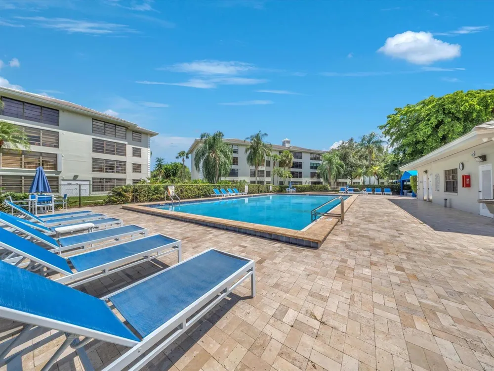1701 Whitehall Drive #302 Davie, FL 33324
